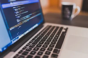 Características de una laptop para programar guía completa para elegir la ideal