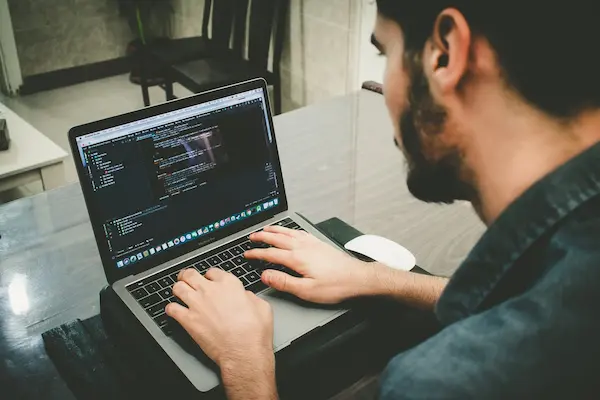 Errores comunes al elegir una laptop para programar